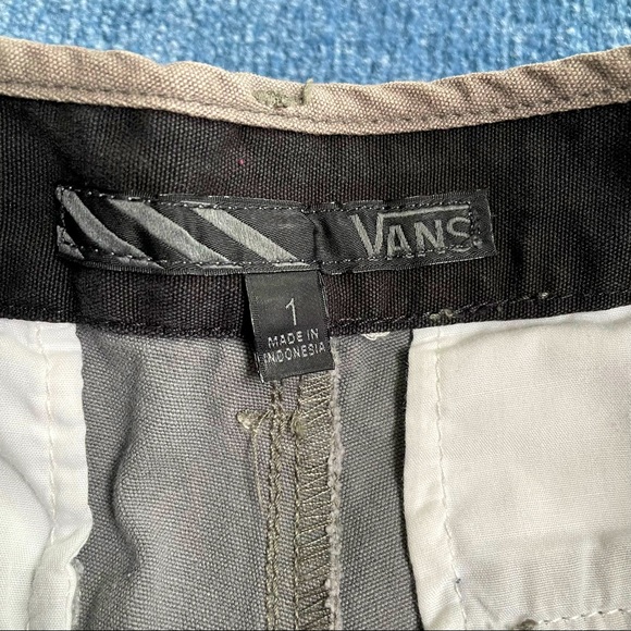 ⚠️LAST CHANCE Vans Grey Low Rise Short - Picture 3 of 3